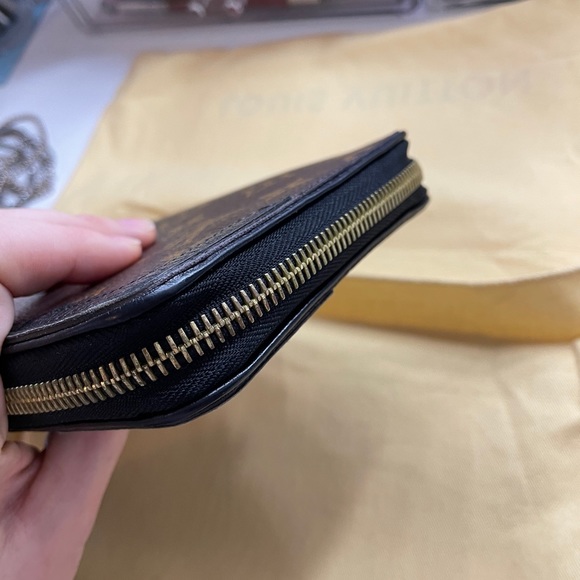 Louis Vuitton Monogram Daily Organizer Wallet - Picture 7 of 16